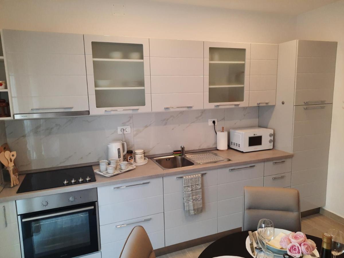 Apartman Laura M Vodice Exterior photo